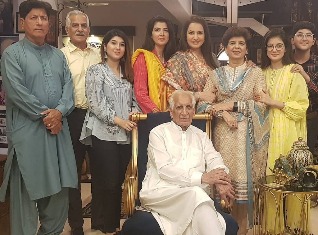 Here Are Happy Pictures Of Saba Faisal With Her Family