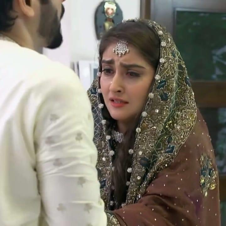 Hiba Bukhari Latest Pictures From The Set Of Dewangi