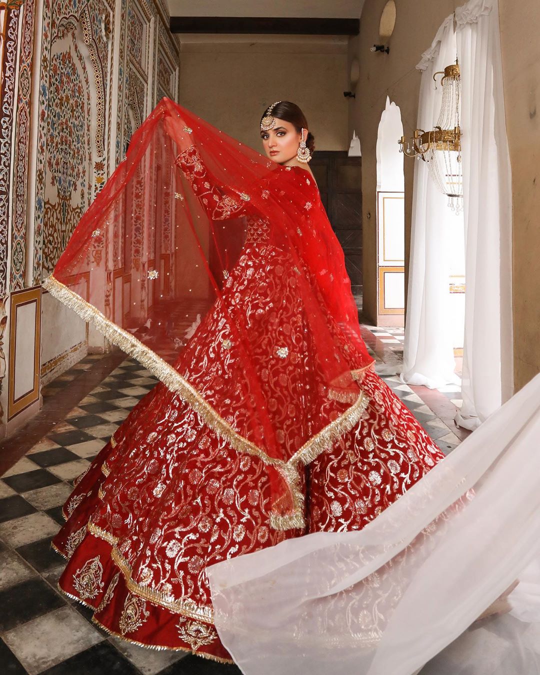 Hira Mani is Looking Beautiful and Gorgeous in Her Latest Bridal Shoot