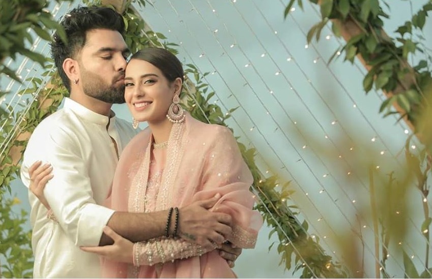 Iqra Aziz Unhappy With Yasir Hussain's Photography Skills