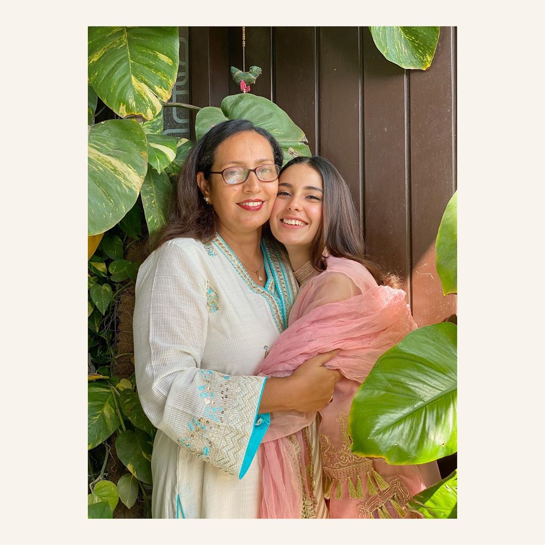 Iqra Aziz Beautiful Clicks with her Mother