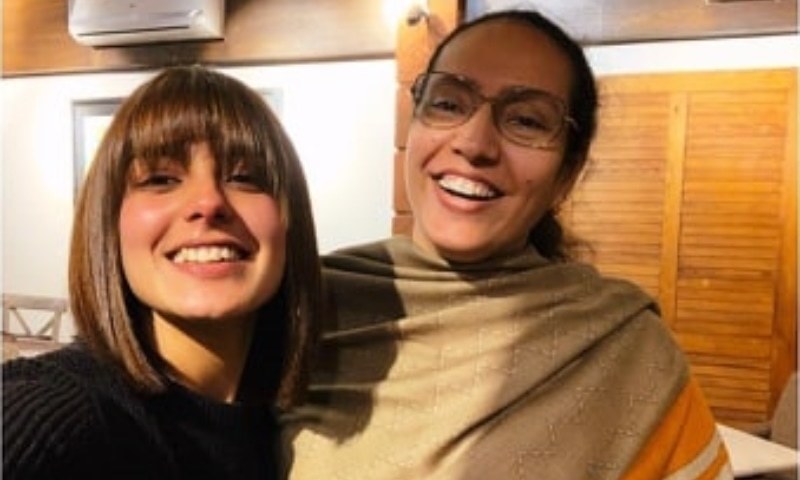 Iqra Aziz Beautiful Clicks with her Mother