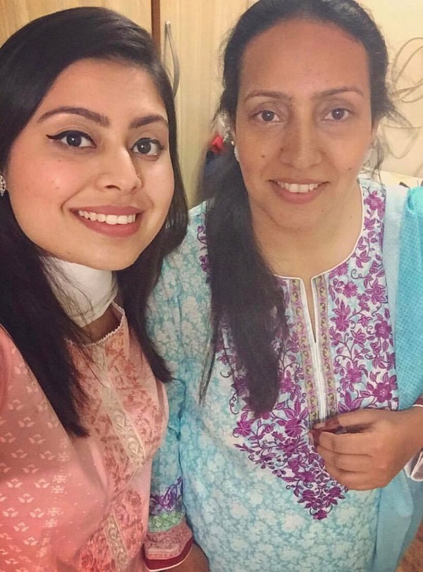 Iqra Aziz Beautiful Clicks with her Mother