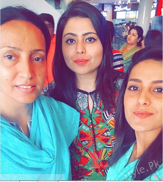 Iqra Aziz Beautiful Clicks with her Mother