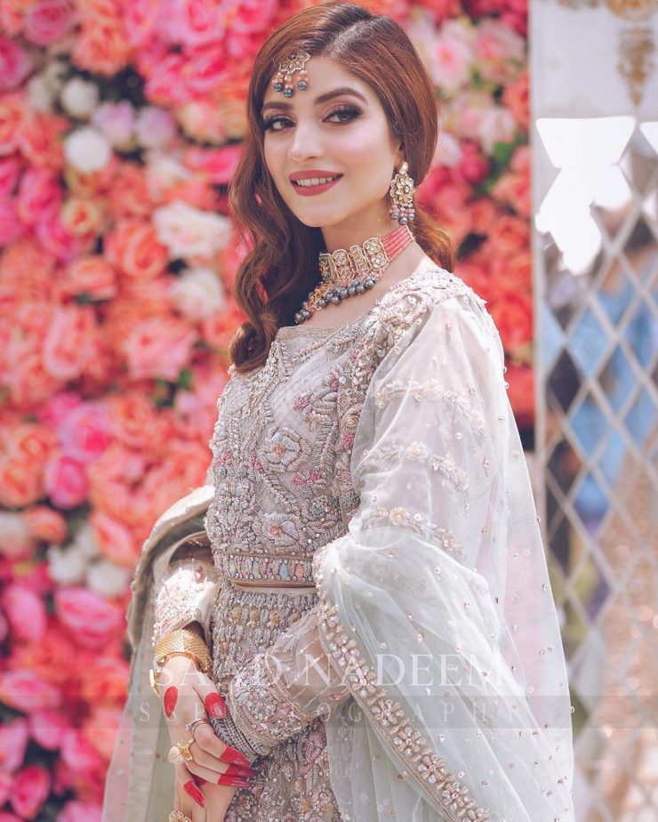 Kinza Hashmi Looks Elegant In Latest Bridal Shoot | Reviewit.pk