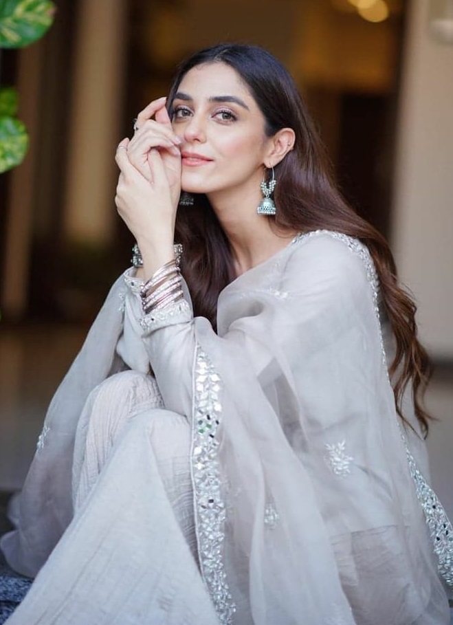 Best EID Dresses Worn By Pakistani Actresses