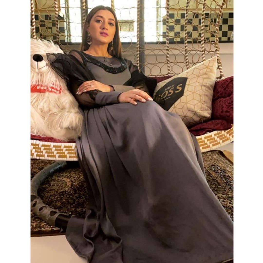 Actress Momina Iqbal Latest Beautiful Pictures
