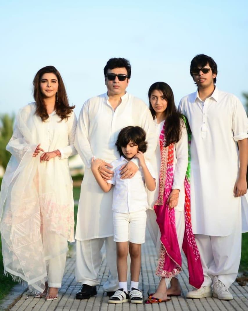 Nida and Yasir Nawaz Pictures with Family - Eid Day 3