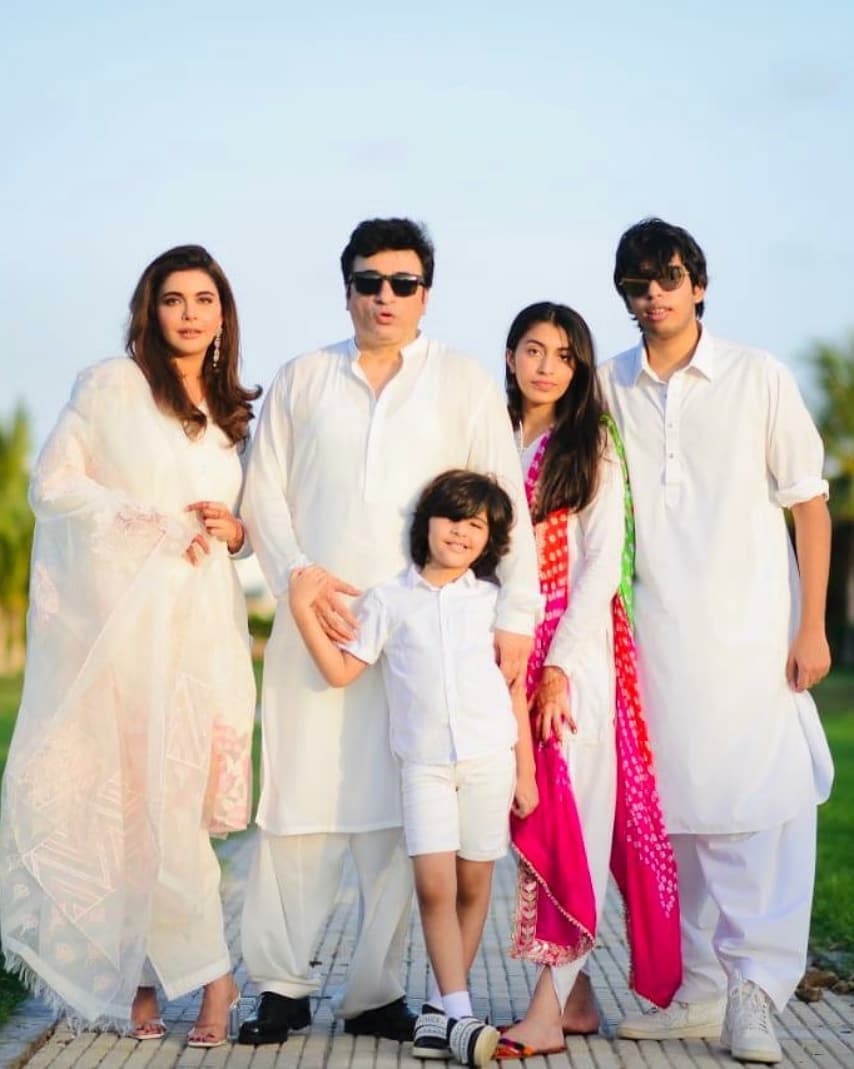 Nida and Yasir Nawaz Pictures with Family - Eid Day 3