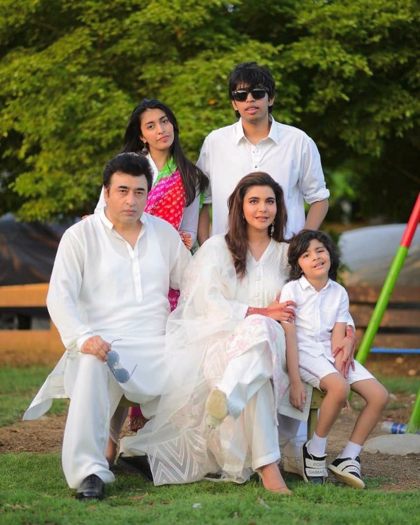 Nida and Yasir Nawaz Pictures with Family - Eid Day 3