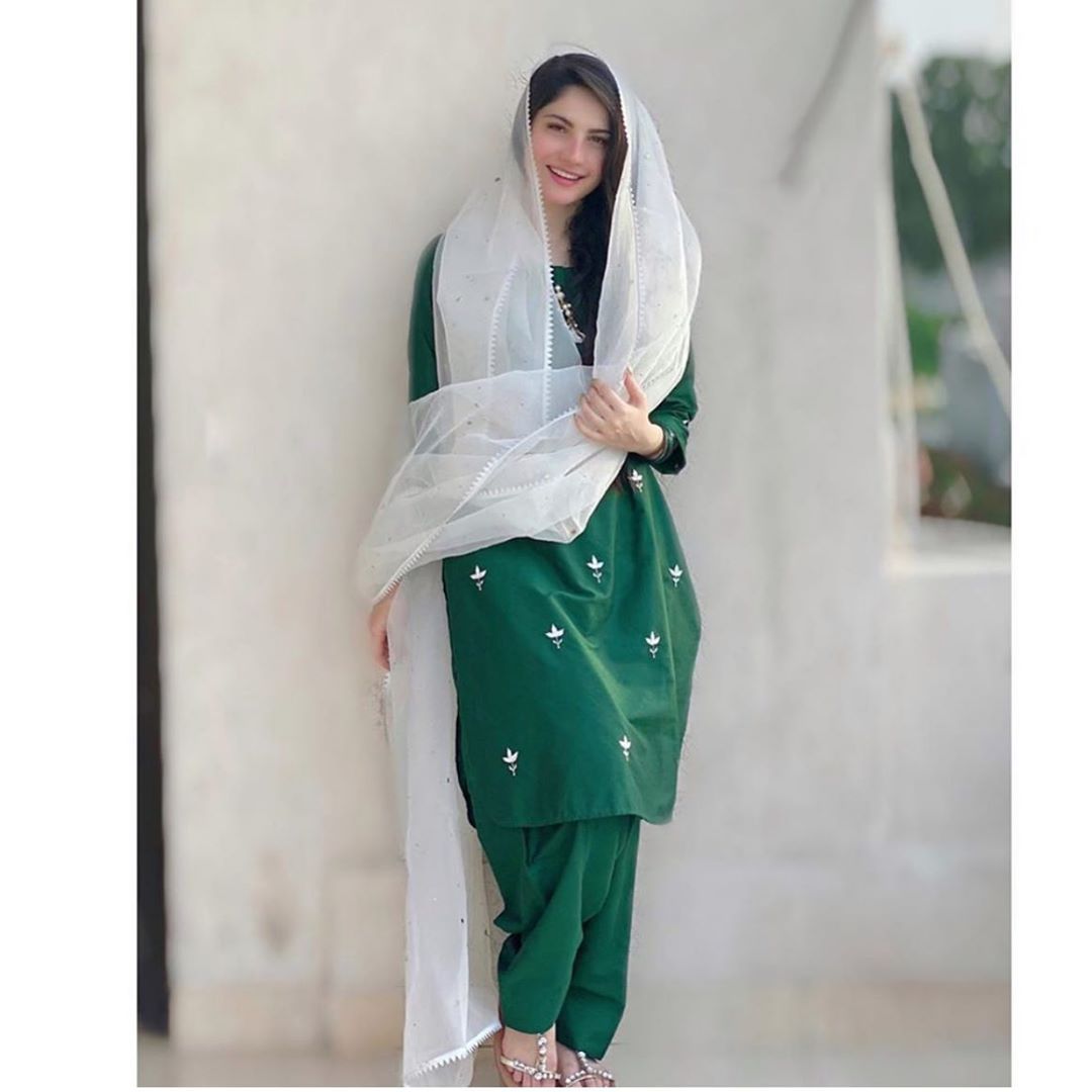 Independence Day Pictures of Pakistani Showbiz Celebrities