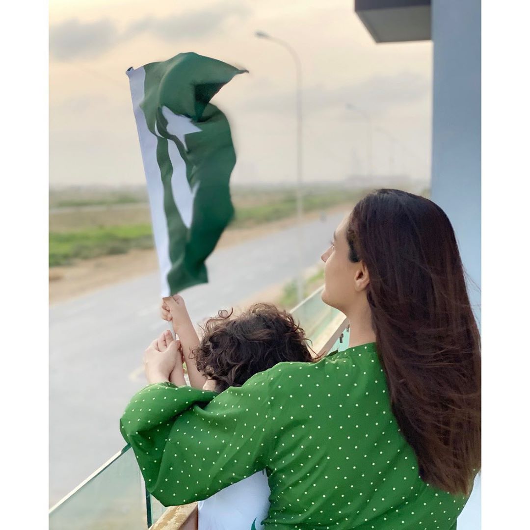 Independence Day Pictures of Pakistani Showbiz Celebrities