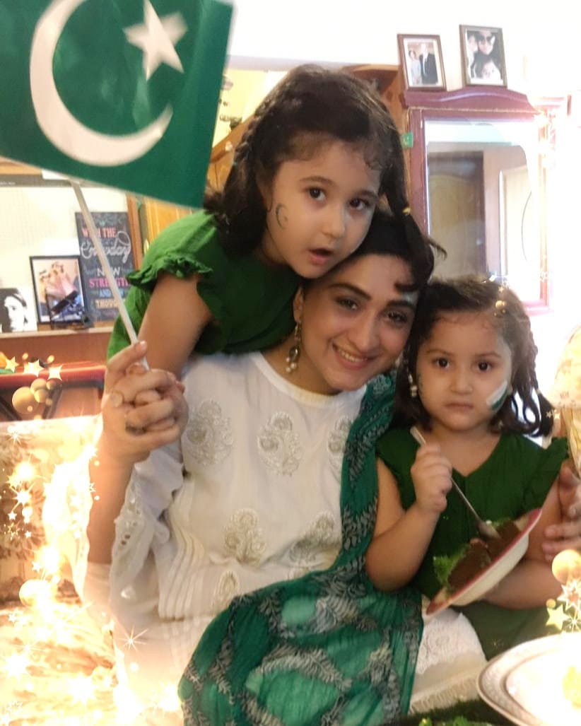 Independence Day Pictures of Pakistani Showbiz Celebrities