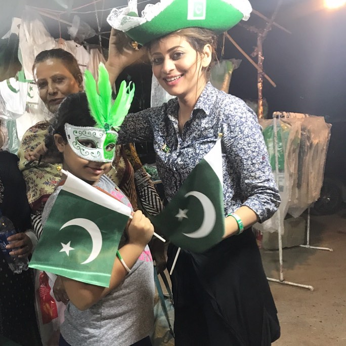 Independence Day Pictures of Pakistani Showbiz Celebrities