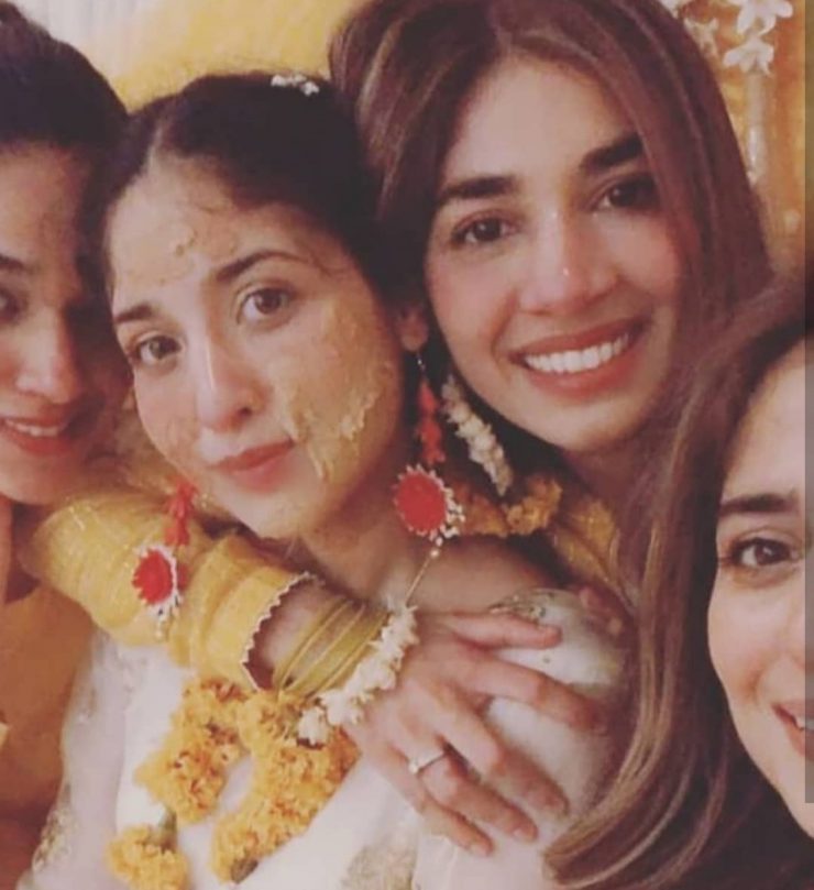 Pictures Of Sanam Jung With Sisters At Her Sister's Wedding