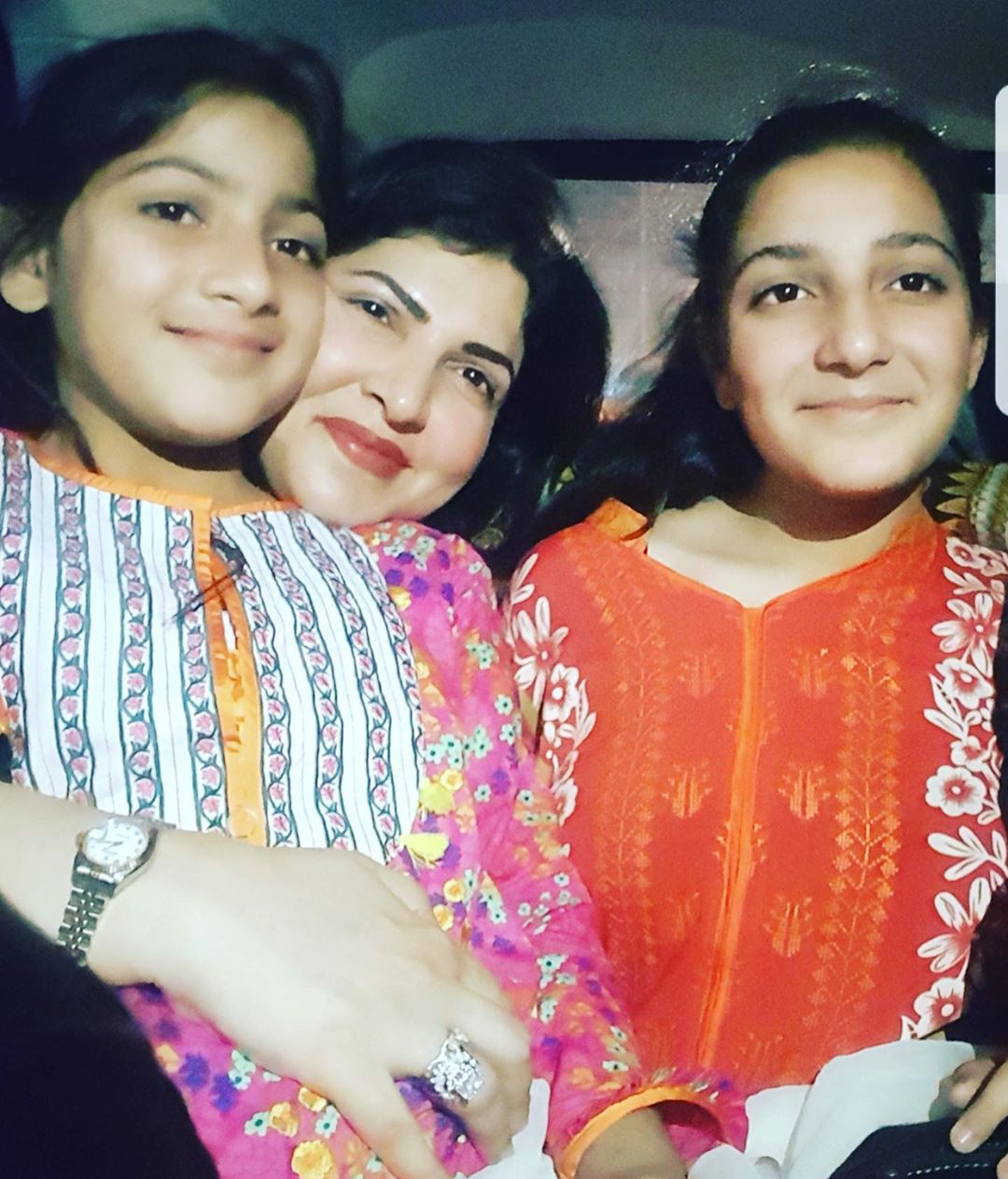 Shagufta Ejaz Beautiful Picture Collection with her Daughters