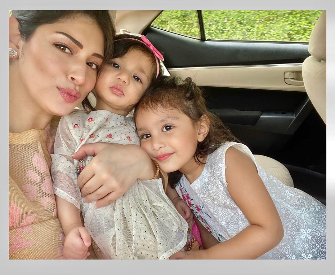 Sidra Batool Beautiful Pictures with Husband and Kids