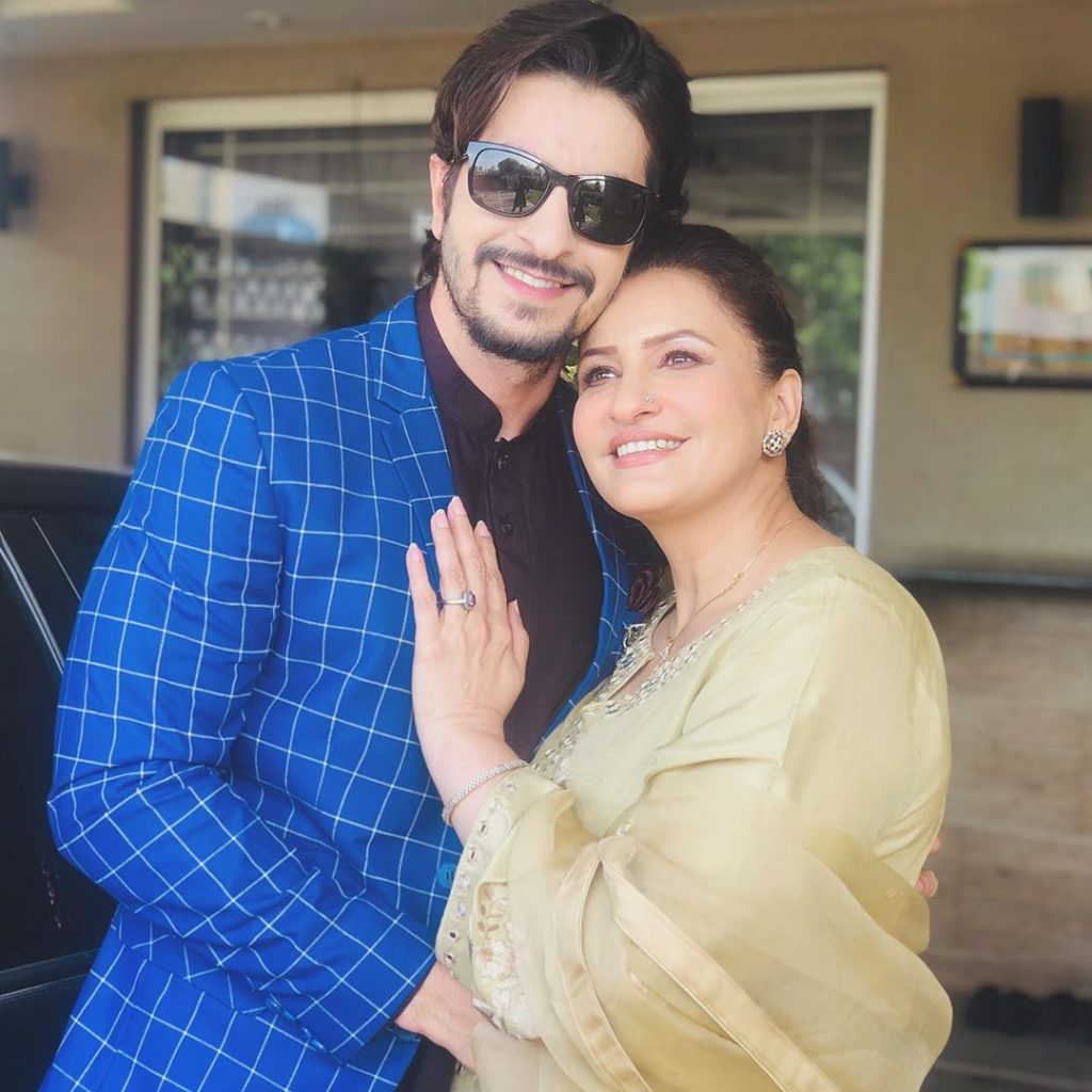 Stunning Eid Pictures Of Saba Faisal's Family