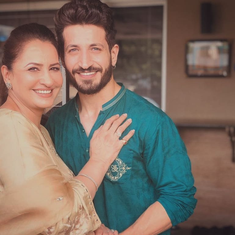 Stunning Eid Pictures Of Saba Faisal's Family