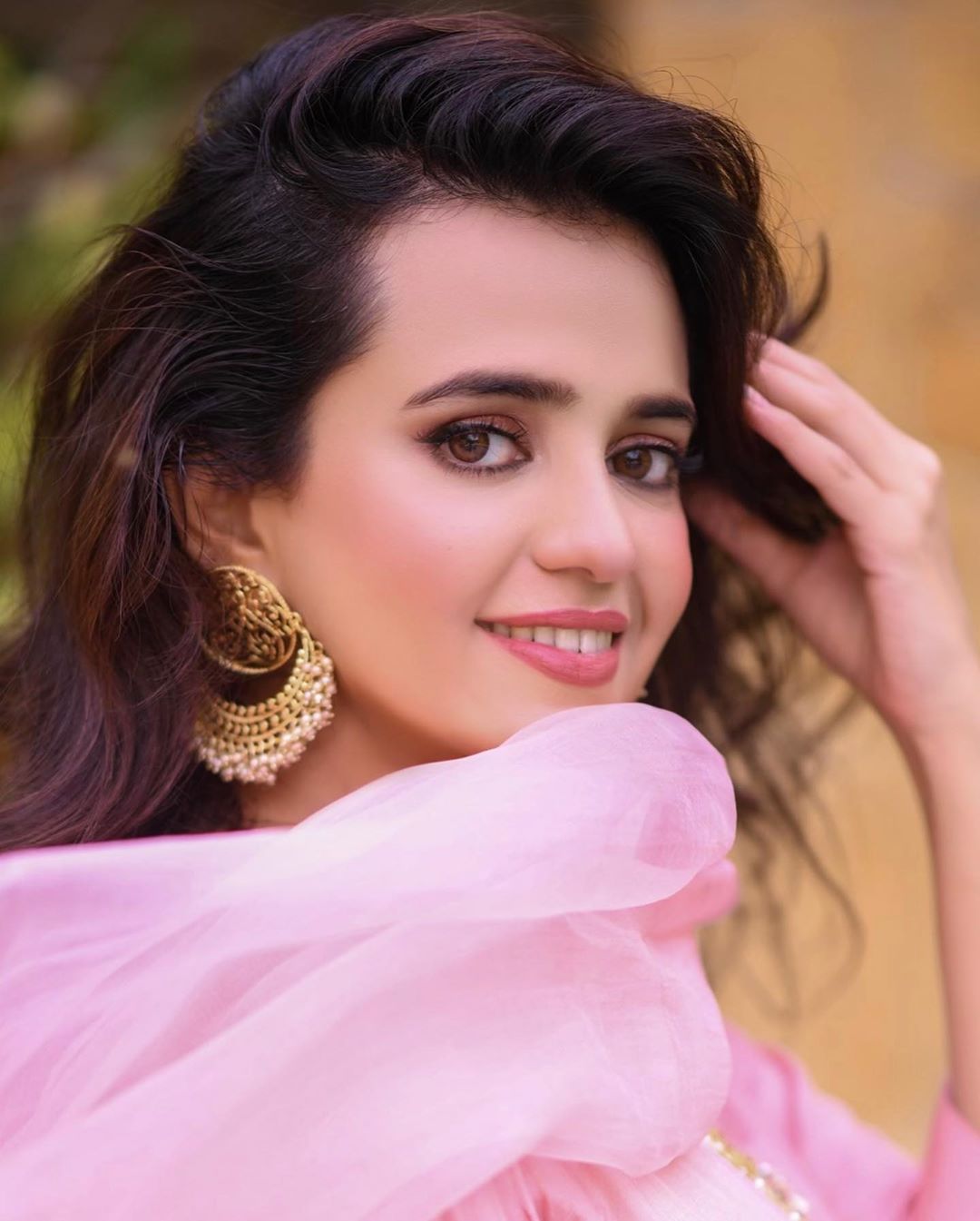 Sumbul Iqbal Latest Beautiful Pictures from her Instagram