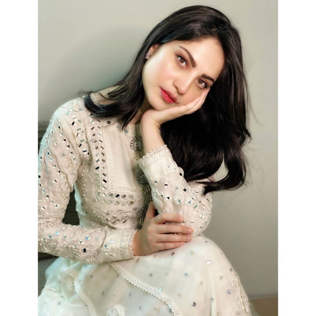 Neelam Muneer Requested Fans To Pray For Her Health