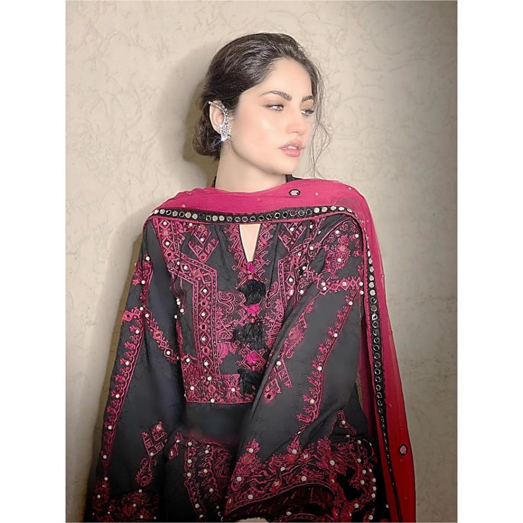 Neelam Muneer Requested Fans To Pray For Her Health