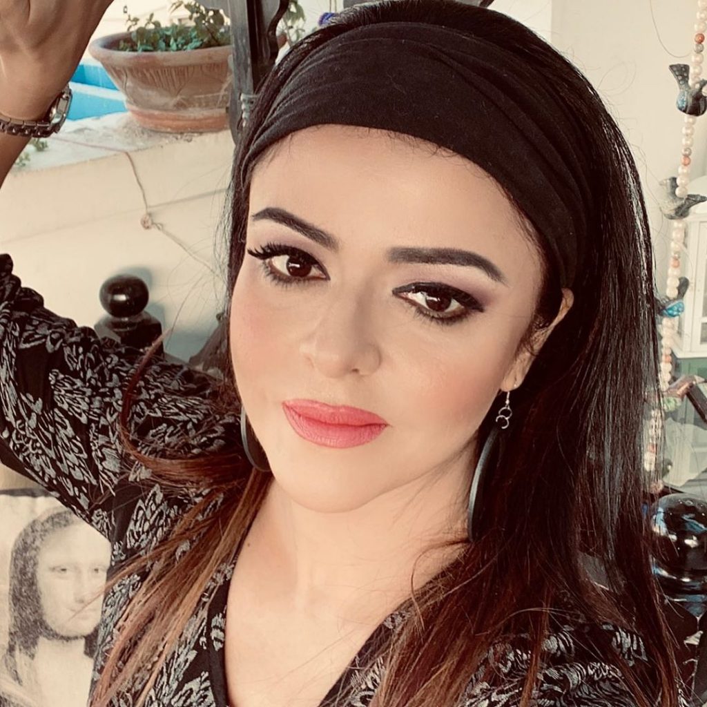 Glowing Pictures of Maria Wasti