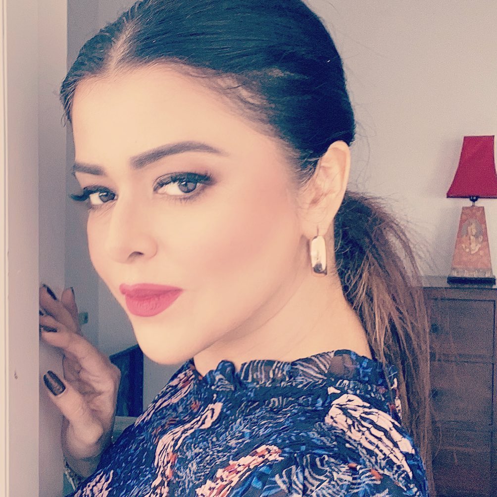 Glowing Pictures of Maria Wasti