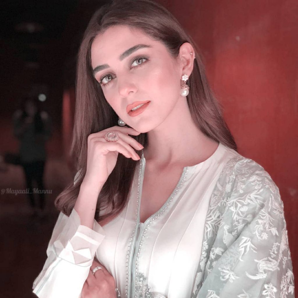 Adorable Pakistani Actresses Wear White Elegantly