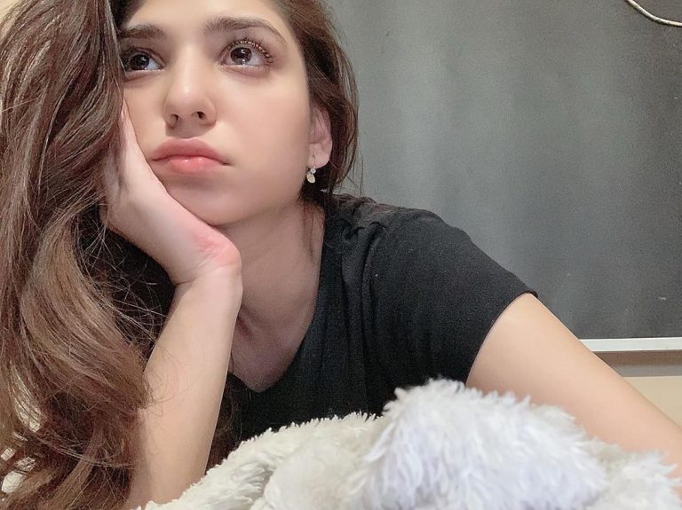 Beautiful Grey-Scale Pictures of Ramsha Khan