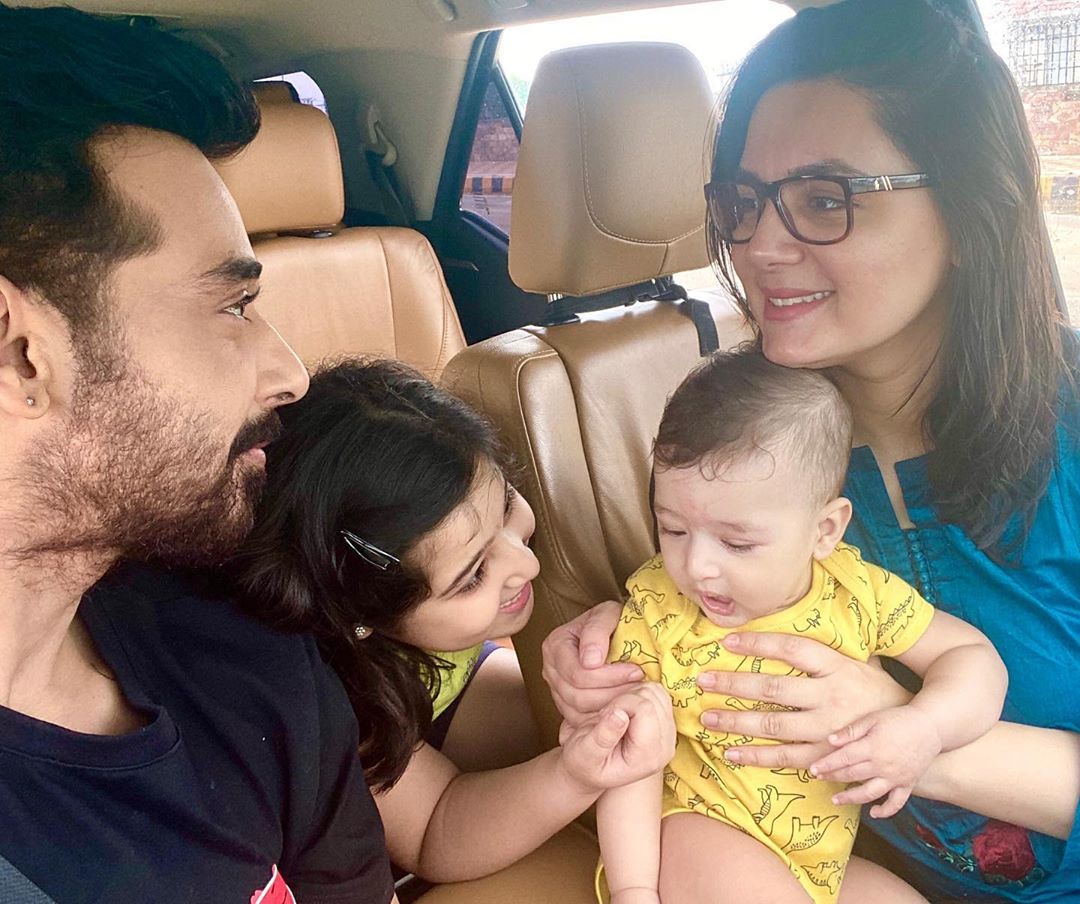 Faysal Qureshi and Sana Faysal with their Kids - Latest Pictures