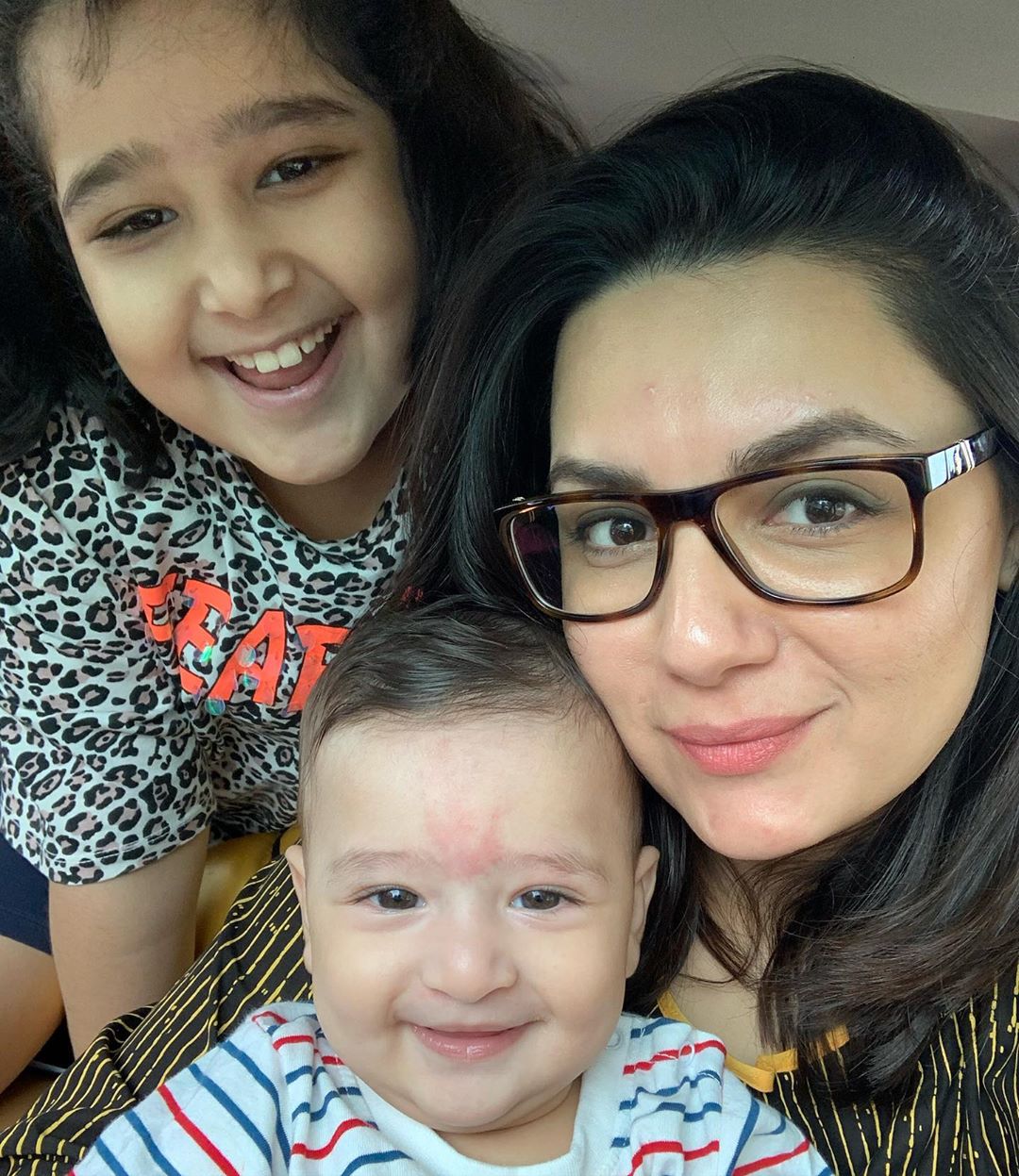 Faysal Qureshi and Sana Faysal with their Kids - Latest Pictures