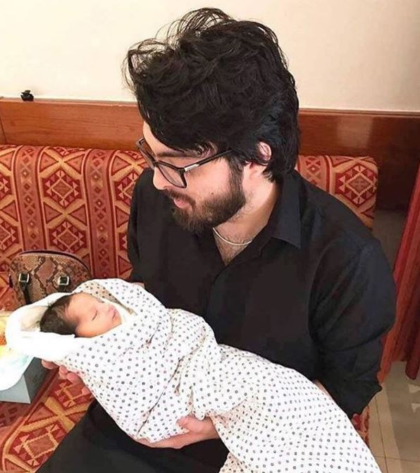 Taimur Junaid Jamshed With His Adorable Daughter