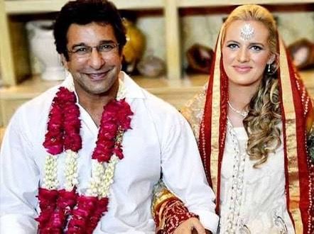 Famous Pakistani Couples With Huge Age Gap