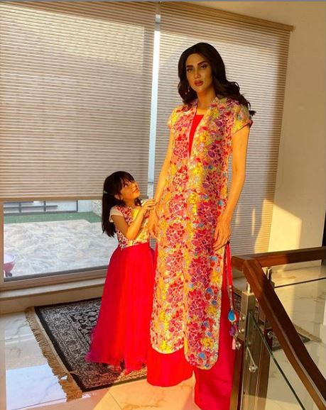 Fiza Ali Spotted Twinning With Her Daughter