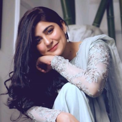 30 Beautiful Dresses of Sanam Baloch