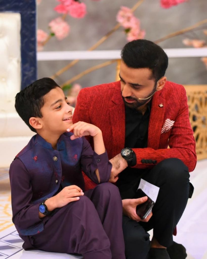 25 Adorable Family Pictures Of Waseem Badami | Reviewit.pk