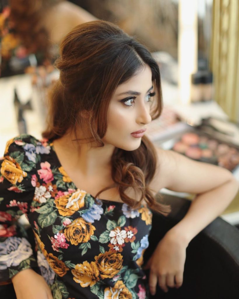 Sajal Aly Wows Us With Her Latest Pictures