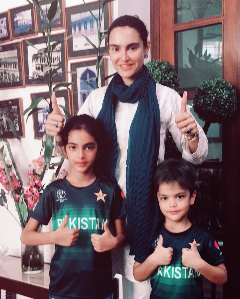 Latest Pictures Of Nadia Hussain With Her Family