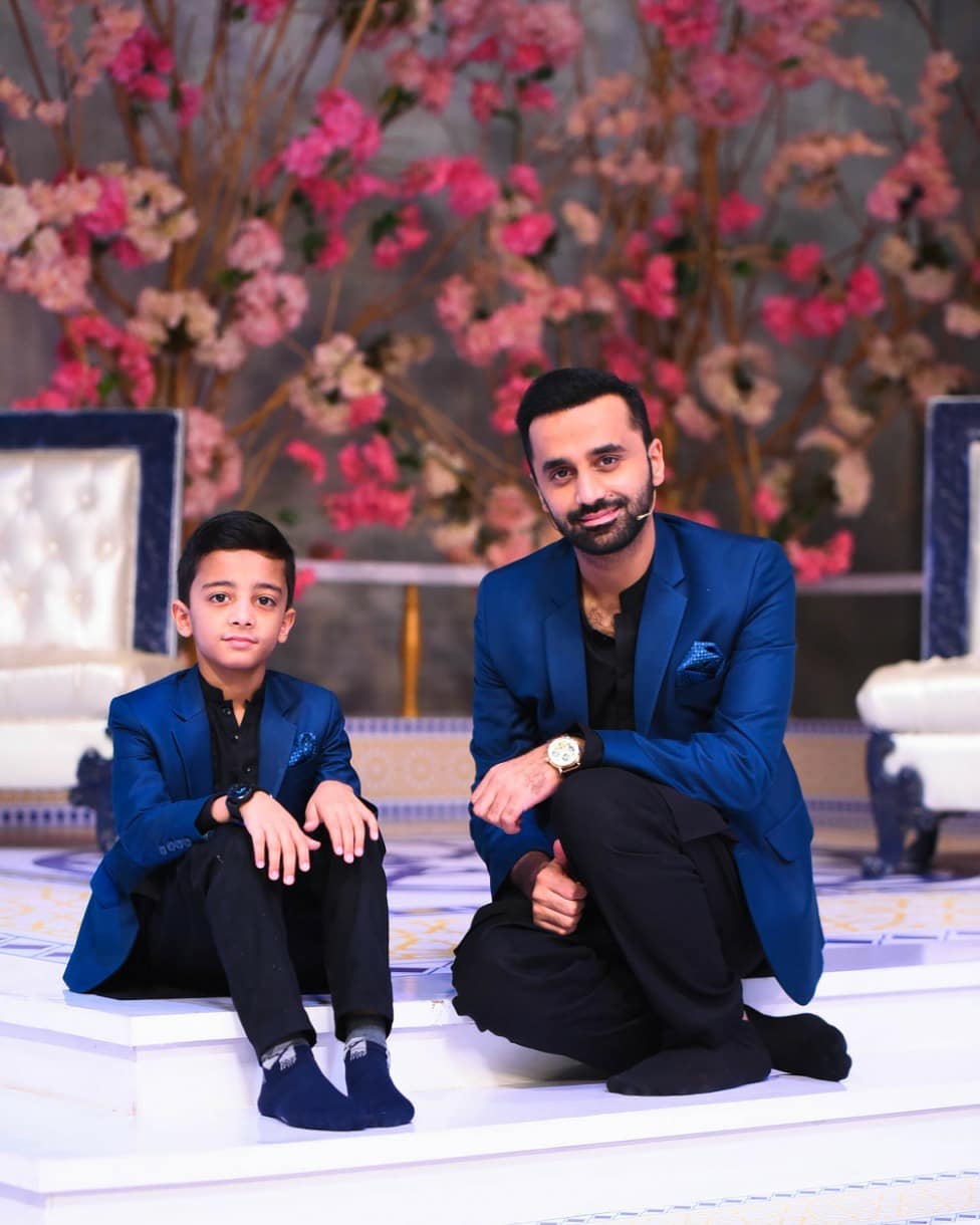 25 Adorable Family Pictures Of Waseem Badami | Reviewit.pk