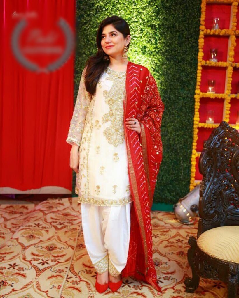 30 Beautiful Dresses of Sanam Baloch