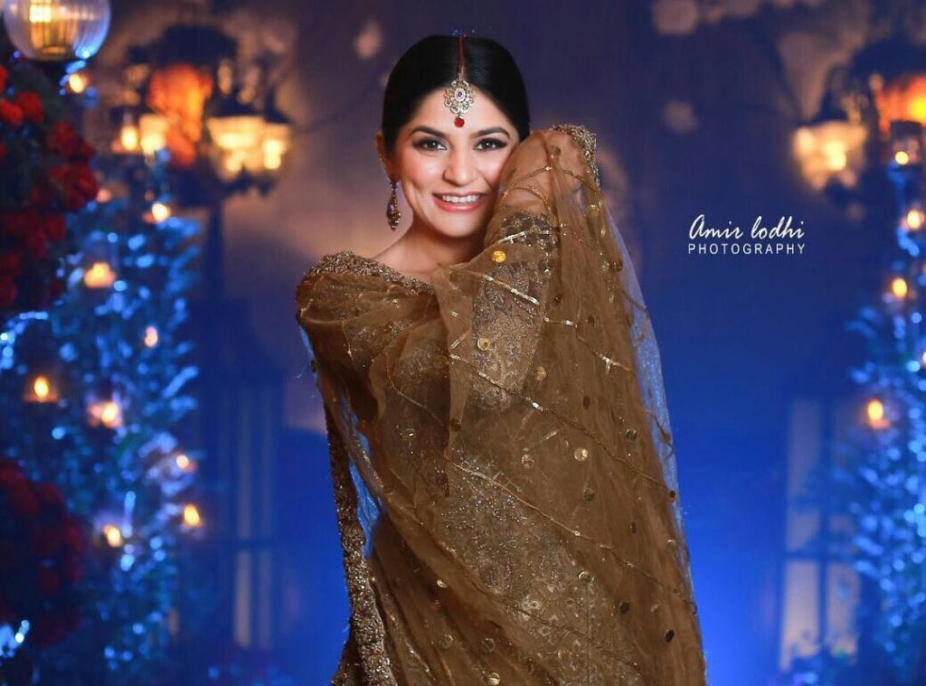 30 Beautiful Dresses of Sanam Baloch