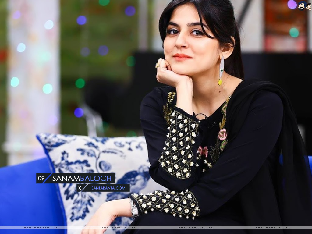 30 Beautiful Dresses of Sanam Baloch