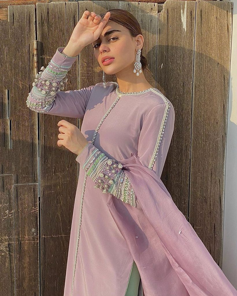 25 Glamorous Poses Of Sadaf Kanwal