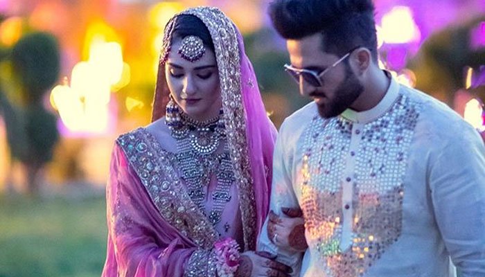 Falak Shabir Singing Song For Wife Sarah Khan