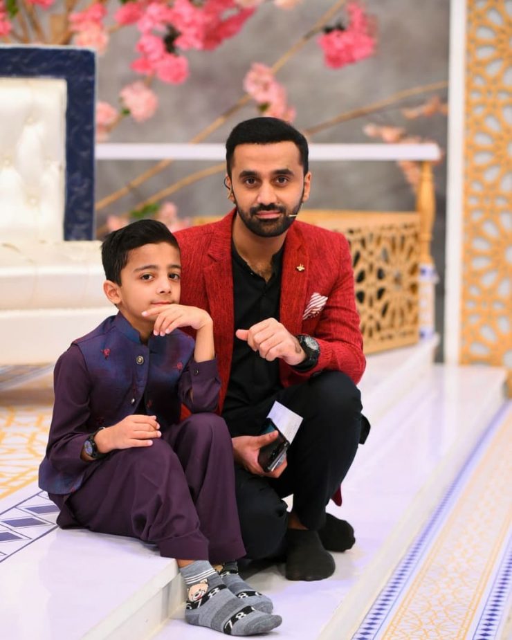 25 Adorable Family Pictures Of Waseem Badami | Reviewit.pk