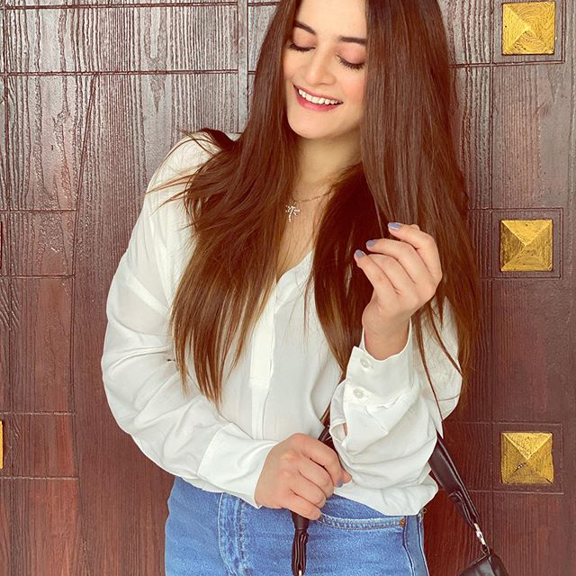 Aiman Khan Shared Her Skin Care And Hair Care Routine