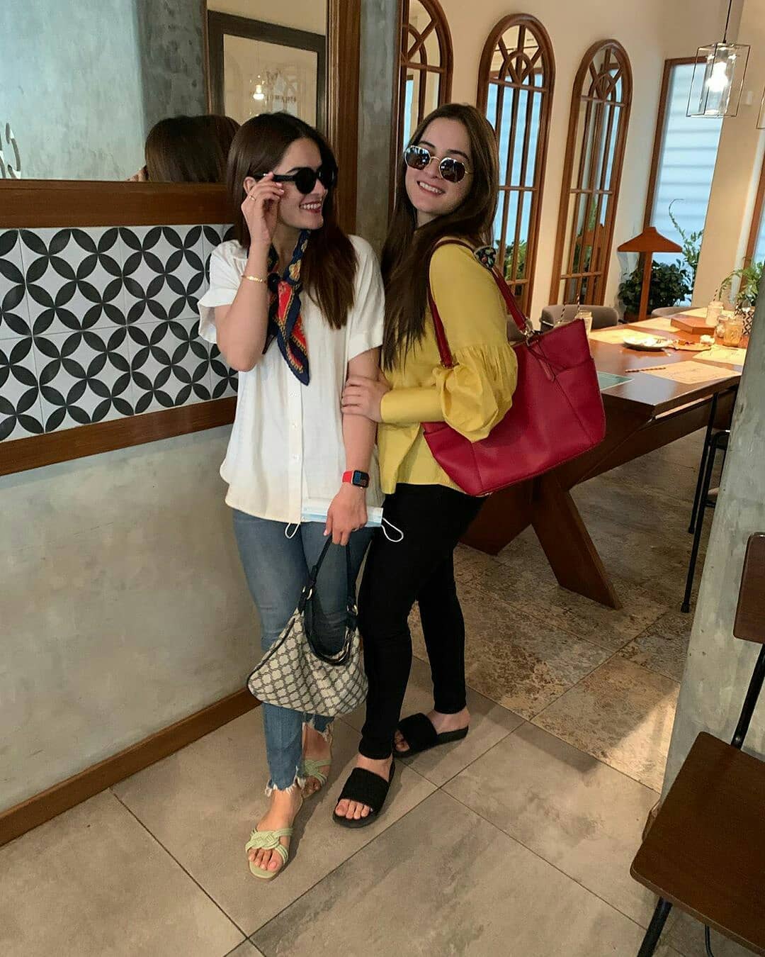 Beautiful Clicks of Minal Khan Having Dinner with her Mother