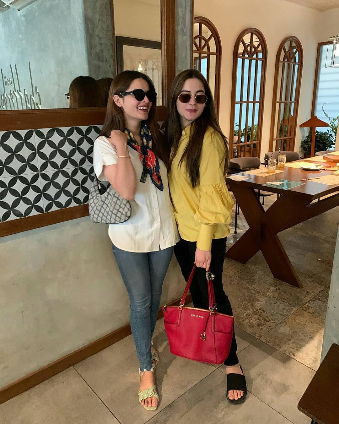 Beautiful Clicks of Minal Khan Having Dinner with her Mother