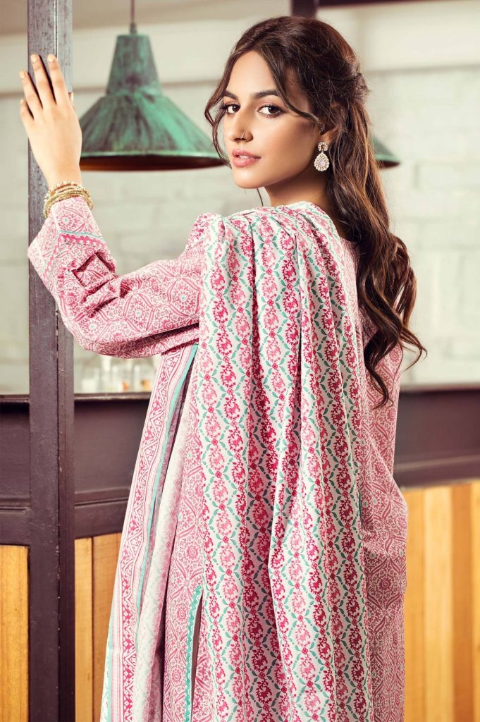 Anzela Abbasi Latest Photoshoot For Zeen Clothing